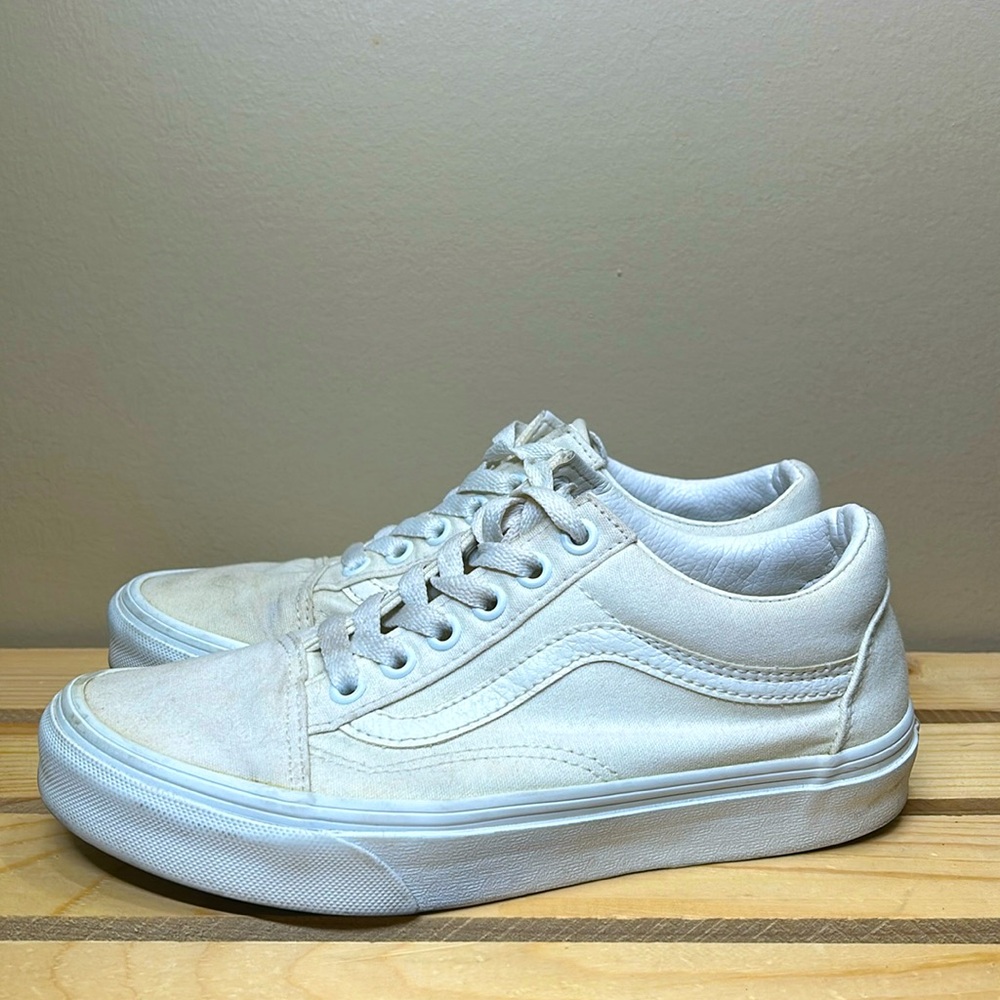 Vans Men’s size 4.5 Canvas/white low top